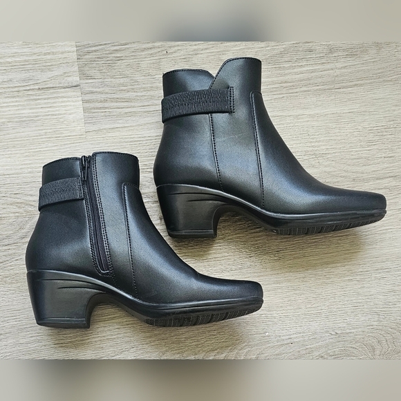 Clarks Shoes - Clarks Collection Emily Holly Black Ankle Boots - Size 7.5M